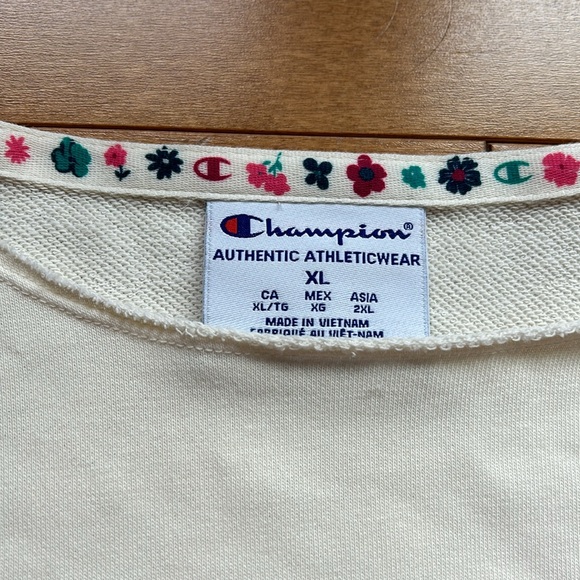 Champion Cropped Long Sleeve - Picture 3 of 5